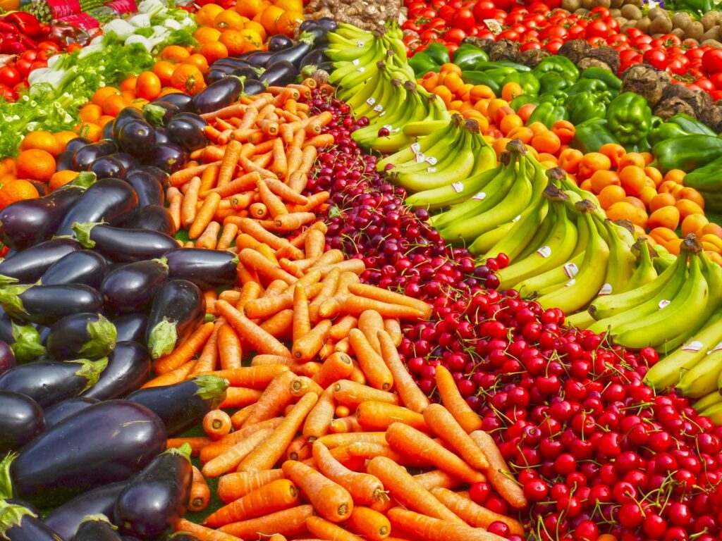 Una imagen de frutas y verduras